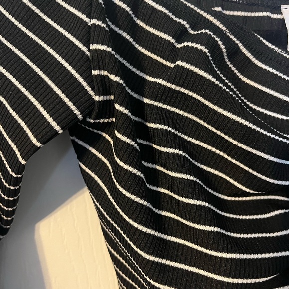 NEVER WORN- Collusion- long sleeve black and white stripe crop top - Picture 4 of 5